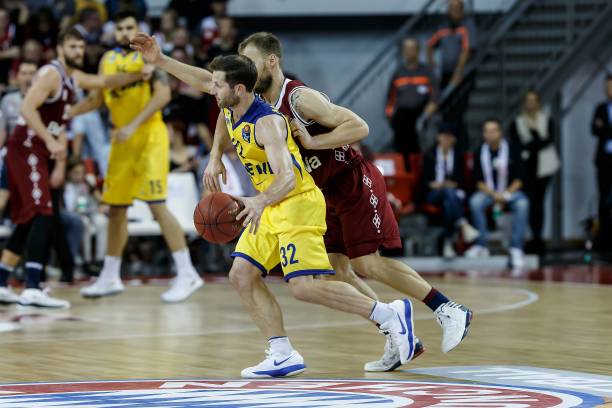 LPL上演退役之战，Scout小虎成为宿敌，IG获得复活甲，依然很危险